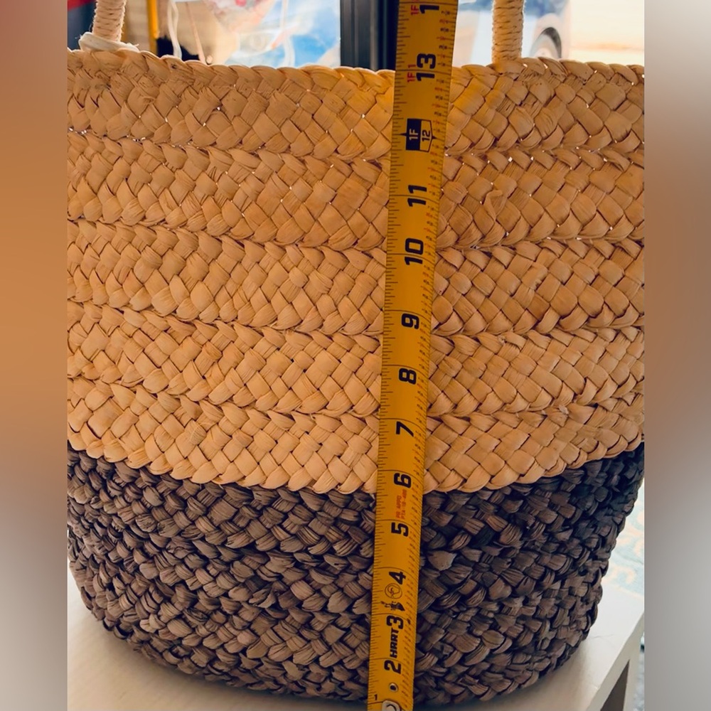 Vineyard Vines Natural and Navy Braided Straw Tote with Tassel - Picture 6 of 7